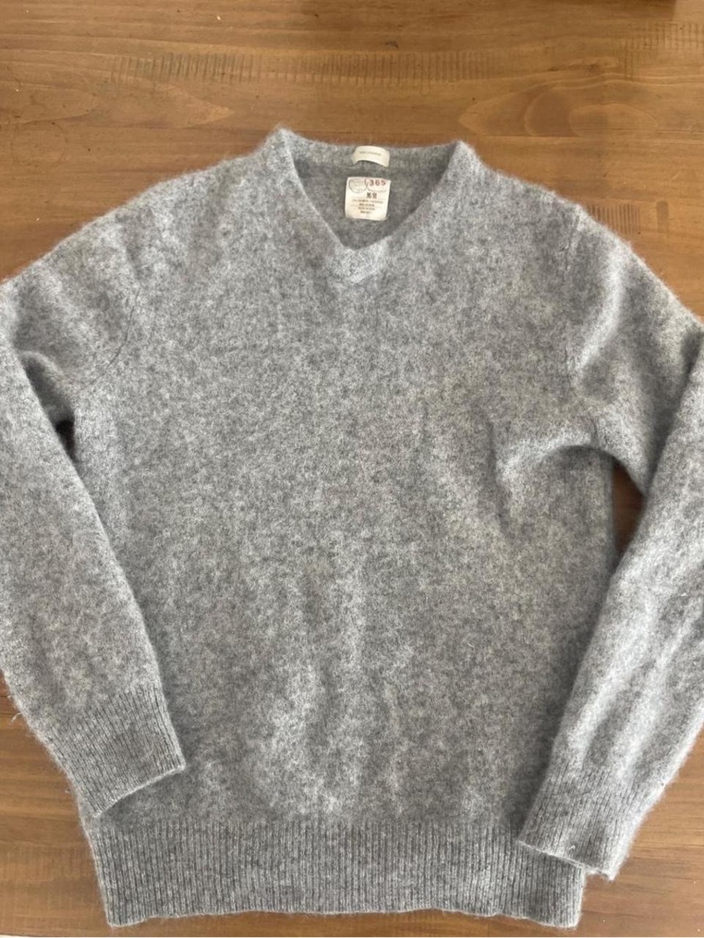 Womens Gray v-neck 100% cashmere sweater in size M